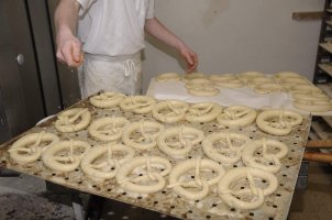 Backstube - Herstellung bayerischer Brezeln